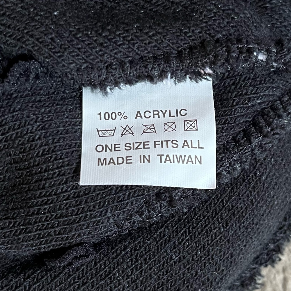EUC Vintage Y2K Kids Black Beanie with Yin Yang Design - Picture 6 of 6
